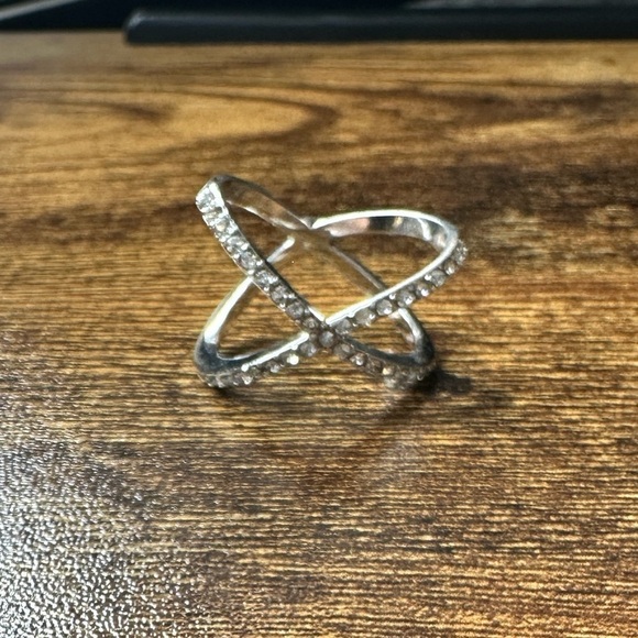 Sparkling Silver Ring (Like New - Great Condition) 🩶 - Picture 5 of 5